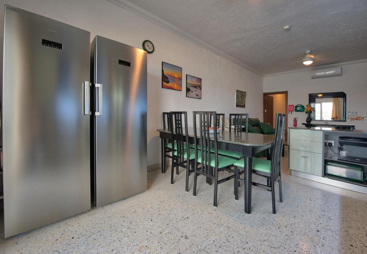 Beachfront With Seaviews Apartment No56 Award Winner Unbeatable Location For Closeness To The Sea Ideal For Guests Looking For Winter Spring And Autumn Breaks In Sunny Malta Also Ideal For Coastal Hikers Mellieha Exterior foto