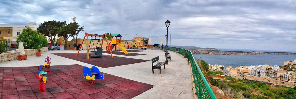 Beachfront With Seaviews Apartment No56 Award Winner Unbeatable Location For Closeness To The Sea Ideal For Guests Looking For Winter Spring And Autumn Breaks In Sunny Malta Also Ideal For Coastal Hikers Mellieha Exterior foto