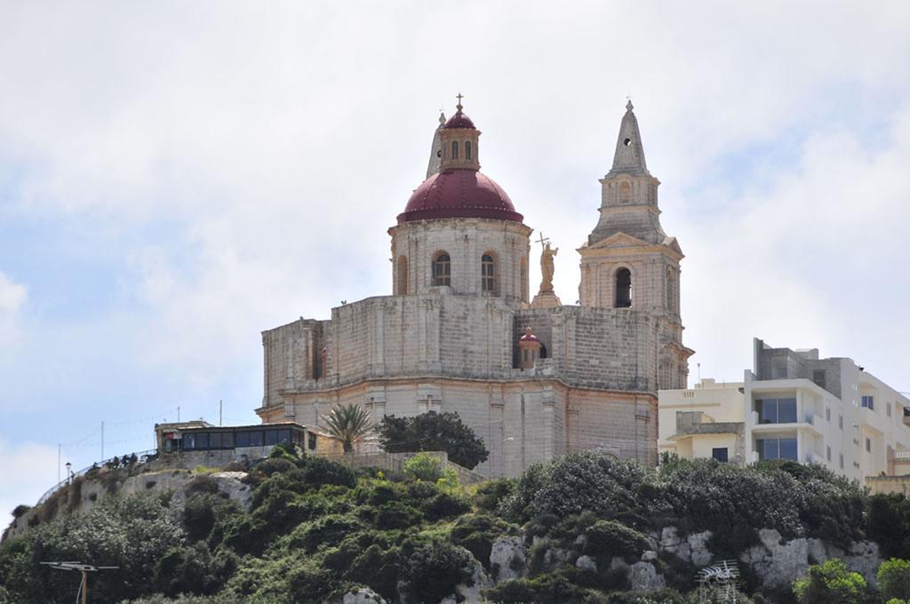 Beachfront With Seaviews Apartment No56 Award Winner Unbeatable Location For Closeness To The Sea Ideal For Guests Looking For Winter Spring And Autumn Breaks In Sunny Malta Also Ideal For Coastal Hikers Mellieha Exterior foto